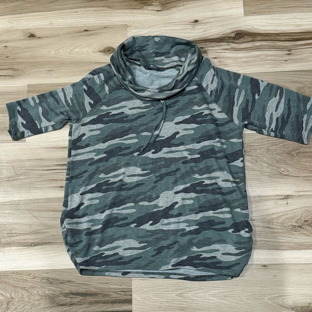 Coin 1804 Camo 3/4 Sleeve Cowl Neck Top Women’s Large